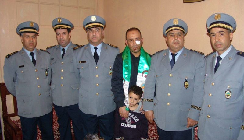 وفد من المديرية العامة للجمارك يزور الشرطي مجهض الاعتداء الإرهابي في قسنطينة