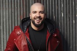 بالفيديو.. الفنان المغربي “دوزي” يوجه رسالة للمنتخب الجزائري