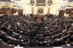مجلس الشعب المصري يواجه إمكانية الحل بعد حكم قضائي