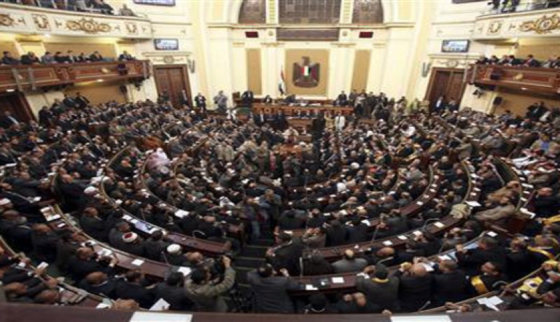 مجلس الشعب المصري يواجه إمكانية الحل بعد حكم قضائي