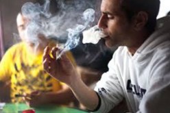 غياب الحوار والهروب من الواقع وراء ادمان الكثير من الشباب الجزائري على المخدرات