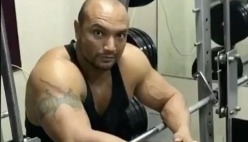 بالفيديو- هلاك رباع روسي عالمي في شجار شارعي!