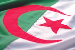 صيني يدنس العلم الوطني انتقاما من العمال الجزائريين