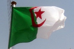 عشر سنوات سجنا لمدنسي العلم الوطني