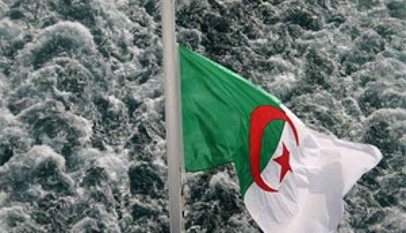 الدرك يستمع لشهادة الجزائريين في قضية إهانة الصيني للعلم الوطني