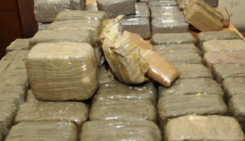 حرس الحدود تحجز 2 كغ كيف و 4000 لتر وقود ببني بوسعيد في تلمسان