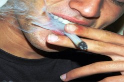 شاب‮ ‬يبتلع‮ ‬ڤارو كيف‮ ‬بعد محاصرته من طرف الشرطة بتبسة