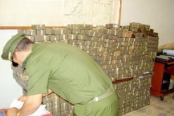 حجز قنطارين من المخدرات والإطاحة بأفراد عصابة أحدهم من أكبر مهربي‮ ‬السجائر