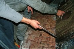 العثور على 45 كلغ من الكيف المعالج مخبأة تحت المقعد وأبواب السيارة