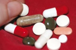 رئيس نقابة الصيادلة : ''عدم تطبيق القوانين جعل الصيادلة يتاجرون في المهلوسات''