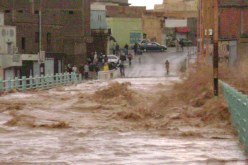 قتيل وتضرر منشآت فنية وطرقات وسكنات جراء التقلبات الجوية ببشار