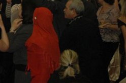 بعد استحسان العائلات المحافظة إحياء الأفراح بفرق الأناشيد الدينية…المنشدات مطلوبات أكثر لتنشيط الأعراس عن طريق “الدي جي” و”الديسك جوكي”