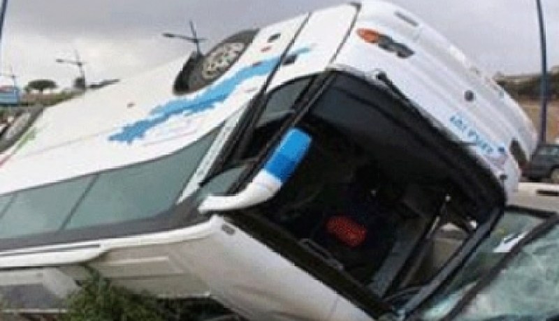 إصابة 14 شخصا في انقلاب حافلة لنقل المسافرين بالغمري في معسكر