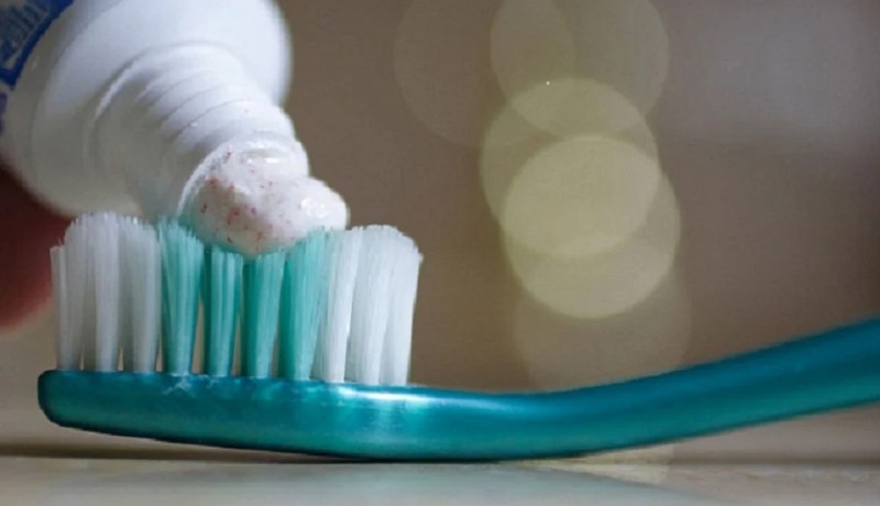 كيف يمكن لمعجون الأسنان أن يكون مضرا للأطفال