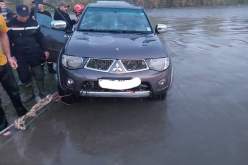 البويرة: إنقاذ عائلة داخل سيارة عالقة في واد يسر بالاخضرية