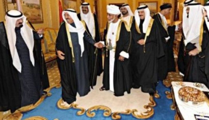 دول الخليج توزع الملايين للمجلس و تدفع رواتب للمقاتلين المعارضين للنظام السوري