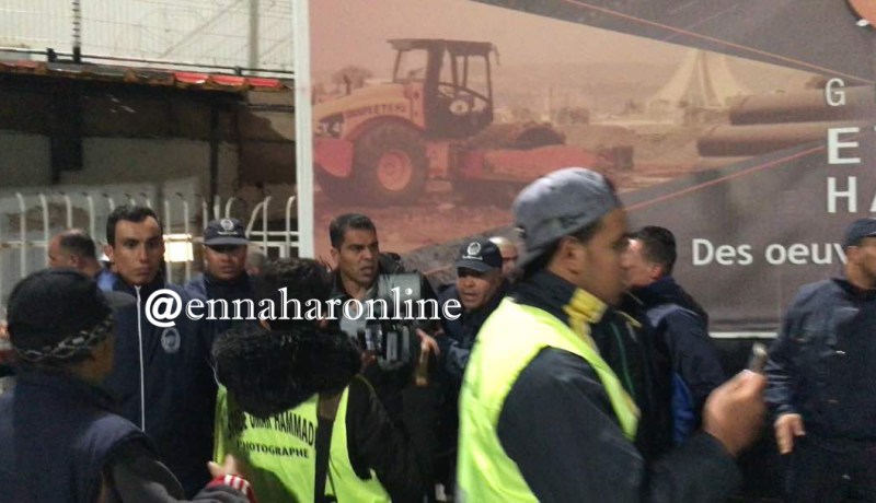 بالفيديو.. الأمن يوقف مُدرب حراس “السياسي” وعرامة يتدخل..