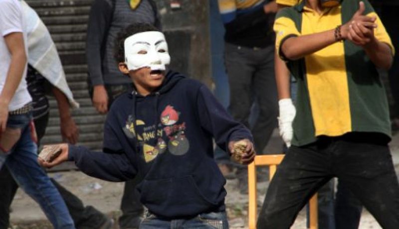 الشرطة المصرية تعتقل 118 شخصا وسط القاهرة.. والاشتباكات تتواصل