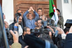 بالصور… شاهد هكذا أطلق بن قرينة حملته الإنتخابية للرئاسيات من البريد المركزي