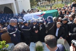 مراد مدلسي يشيع إلى مثواه الأخير في جو جنائزي مهيب