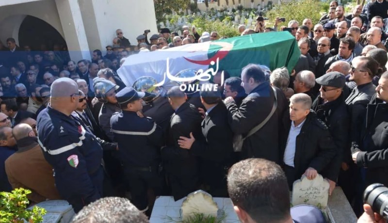 مراد مدلسي يشيع إلى مثواه الأخير في جو جنائزي مهيب