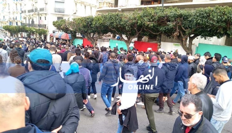 بالصور والفيديو.. خروج آلاف الطلبة من الجامعات إلى الشارع بالعاصمة رفضا للعهدة الخامسة