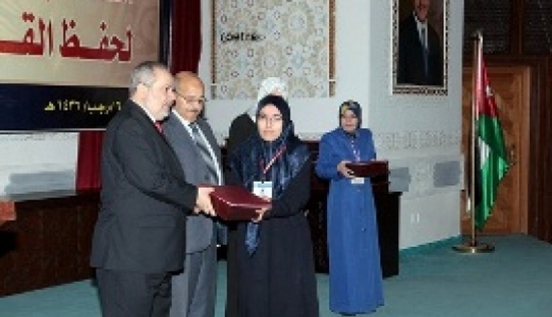 الجزائرية صونيا بلعاطل تتوج في مسابقة الأردن الدولية لحفظ القرآن