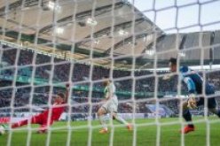 بايرن ميونيح يقض مضاجع فولفسبورغ ونقطة واحد لليفركوزن