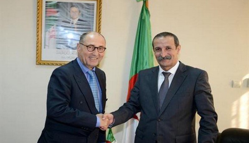 وزير الاتصال يتطرق إلى تكوين الصحافيين مع سفير فرنسا