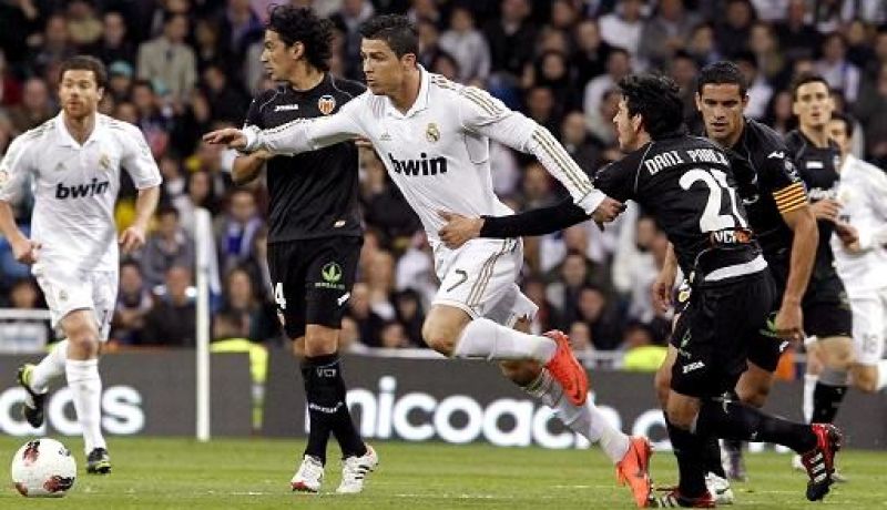 فالنسيا يفرض التعادل على ريال مدريد 0-0 ويعيد برشلونة إلى المنافسة على اللقب