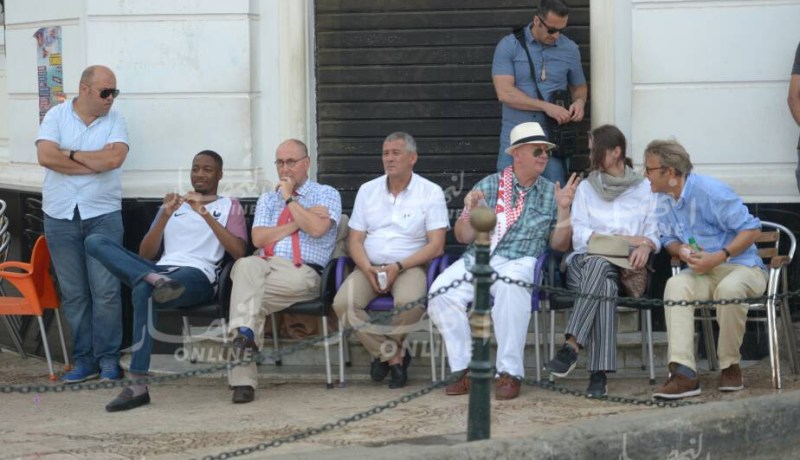 بالصور.. سفيرا فرنسا وكرواتيا بالجزائر يتابعان نهائي المونديال وسط العاصمة