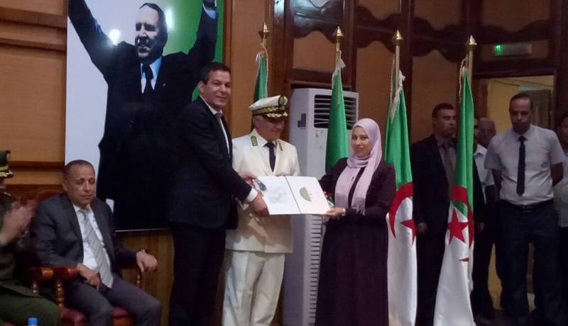 بالصور.. جلاب يشرف على مراسيم حفل تسليم 1537 وحدة سكنية بسعيدة