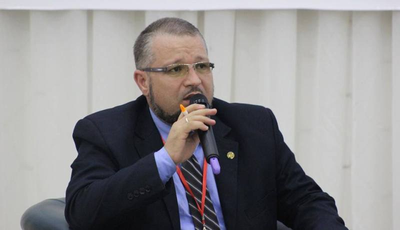 مضـمــض فمـك ثـلاث مـرات قـبـــل الحــديـــث عــن حــمــــس يـا أويــحــيــــــى