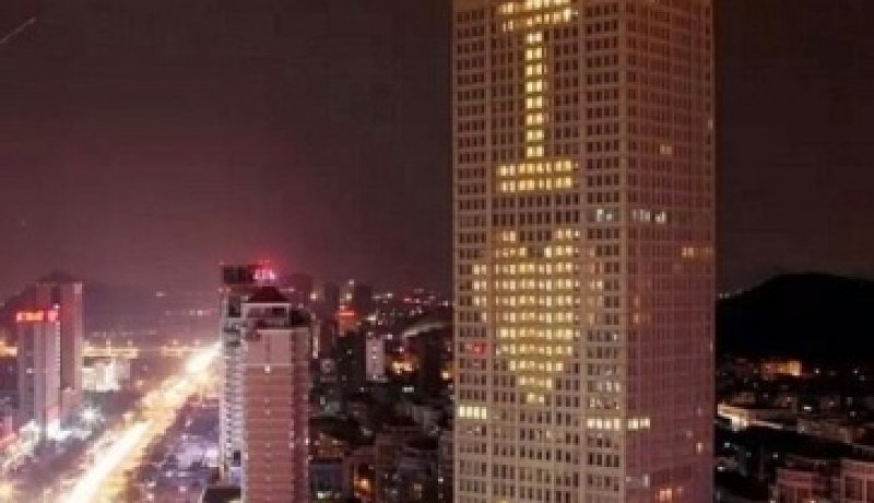 بالصور شيخ عمره 84 سنة يستأجر ناطحة سحاب وهذا هو السبب