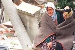 مصرع 4 أشخاص وإصابة 80 في زلزال شديد بغرب تركيا