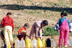 دعوة “سلال” للشرب من الحنفية غير صالحة بتڤرت:مشكلة الماء الشروب تنغص الحياة اليومية للسكان