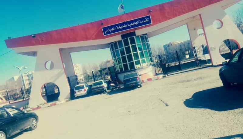 تيارت.. طلبة يغلقون الطريق المحاذي للإقامة الجامعية بخليفة الجيلالي ليلًا
