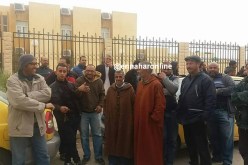 بالصور..إحتجاج أصحاب سيارات الأجرة بين الولايات بالوادي