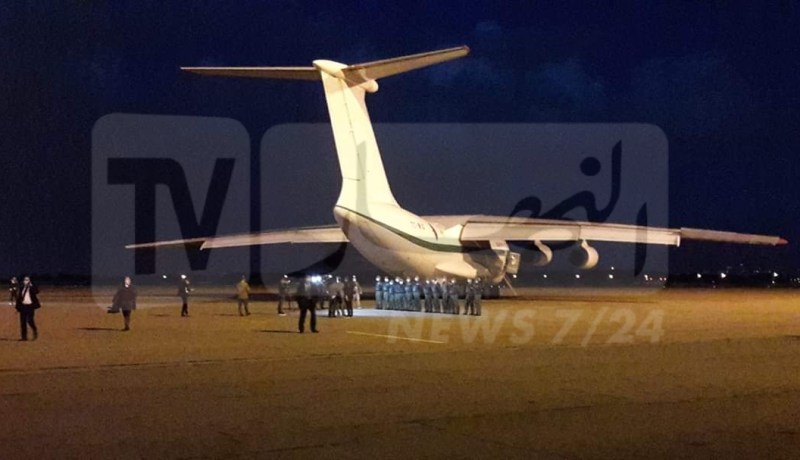 وصول الطائرة العسكرية المحملة بمعدات طبية وأدوية قادمة من الصين بمطار الجزائر