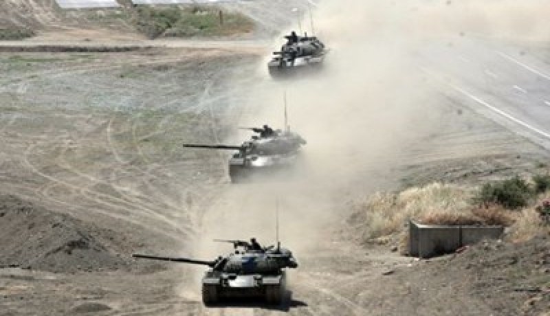 تركيا تنشر دبابات على الحدود مع سوريا