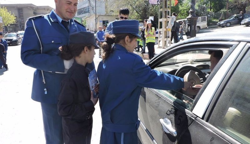 شرطة عزازقة تنظم زيارة تحسيسية لأطفال المدارس