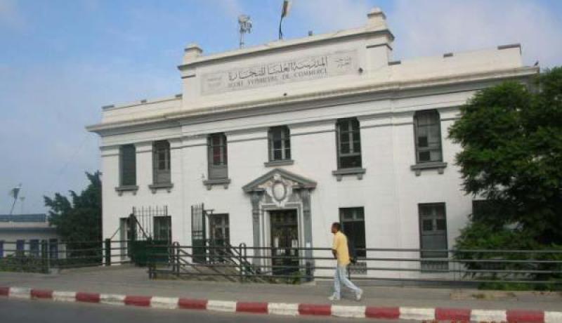 طلبة مدرسة التّجارة يضربون يومين و يدرسون 3 أيام
