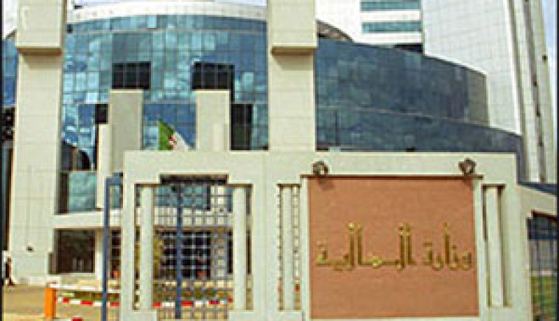 سيفرض عليها غرامة جبائية بنسبة 30 بالمائة في حال عد التزامها…الشركات الأجنبية مطالبة بإعادة استثمار حصة الفوائد مقابل الامتيازات الضريبية