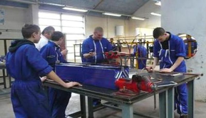 رفع السن القانونية للتمهين إلى 35 سنة والمنحة إلى 3000 دينار شهريا