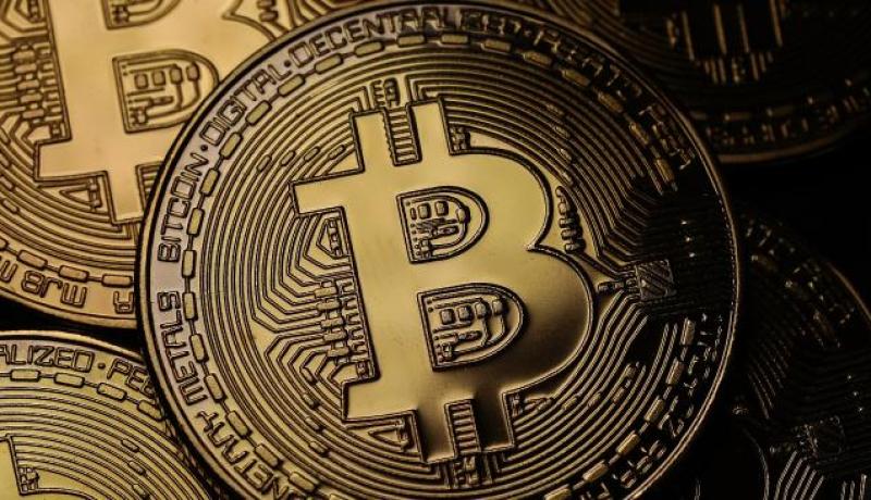 ارتفاع سعر “البيتكوين” مع اقترابه من الترسيم