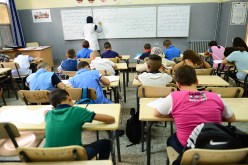 كتب مجانية و 900 مليار سنتيم للتلاميذ أبناء الزوالية