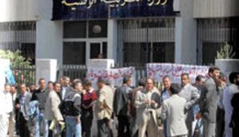 النقابة الوطنية المستقلة لأساتذة التعليم الثانوي والتقني تقرر تجميد الإضراب