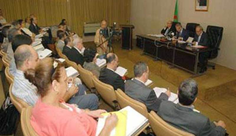 مدراء التربية بالولايات يقيمون “مشروع المؤسسة” لتقييم التلاميذ قبل العطلة