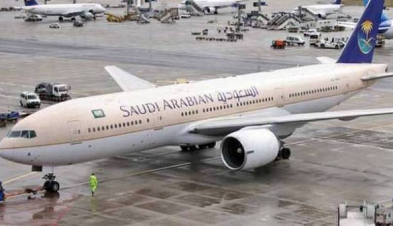 انزال ركاب  من طائرة سعودية في مطار مدريد بعد انذار