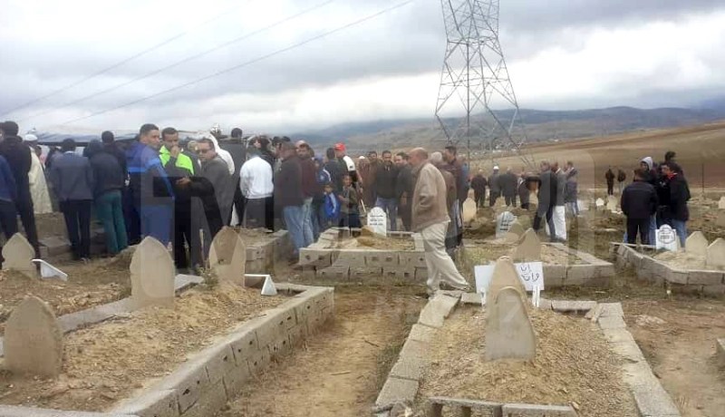 جثمان الفقيد علي فضيل يوارى الثرى في مقبرة البويرة